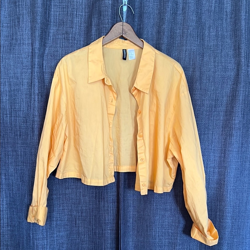 Divided H&M creamsicle bright orange cropped Button-Up Women's Top